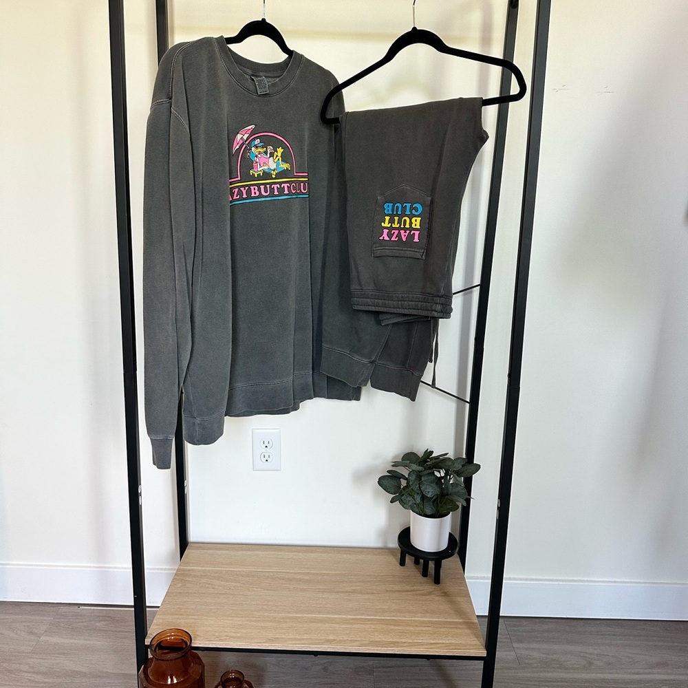 LAZY BUTT CLUB gray matching set (crew neck and sweatpants)